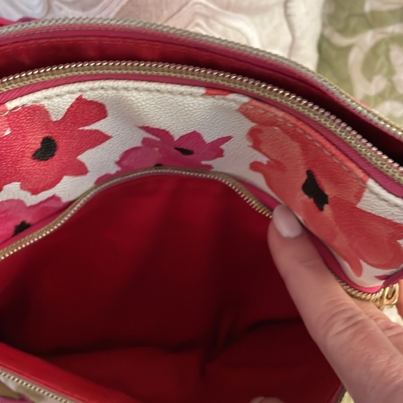 Beautiful Dooney & Bourke Floral Shoulder Bag - Picture 5 of 10